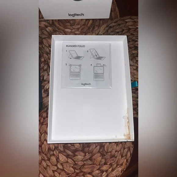 Logitech Rugged Folio Keyboard Case for Apple iPad 7th & 8th Generation - Picture 5 of 13